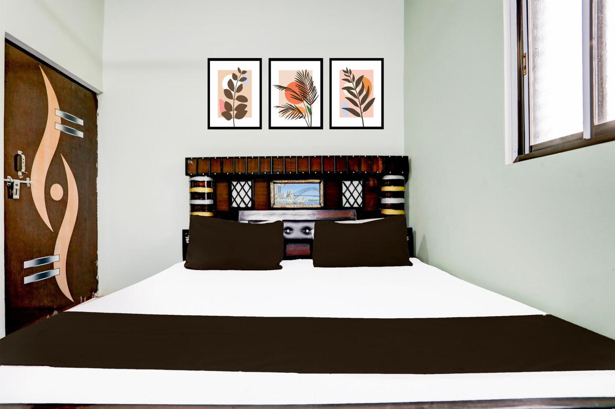 Hotel O V.K. Hotel Prayagraj Extérieur photo