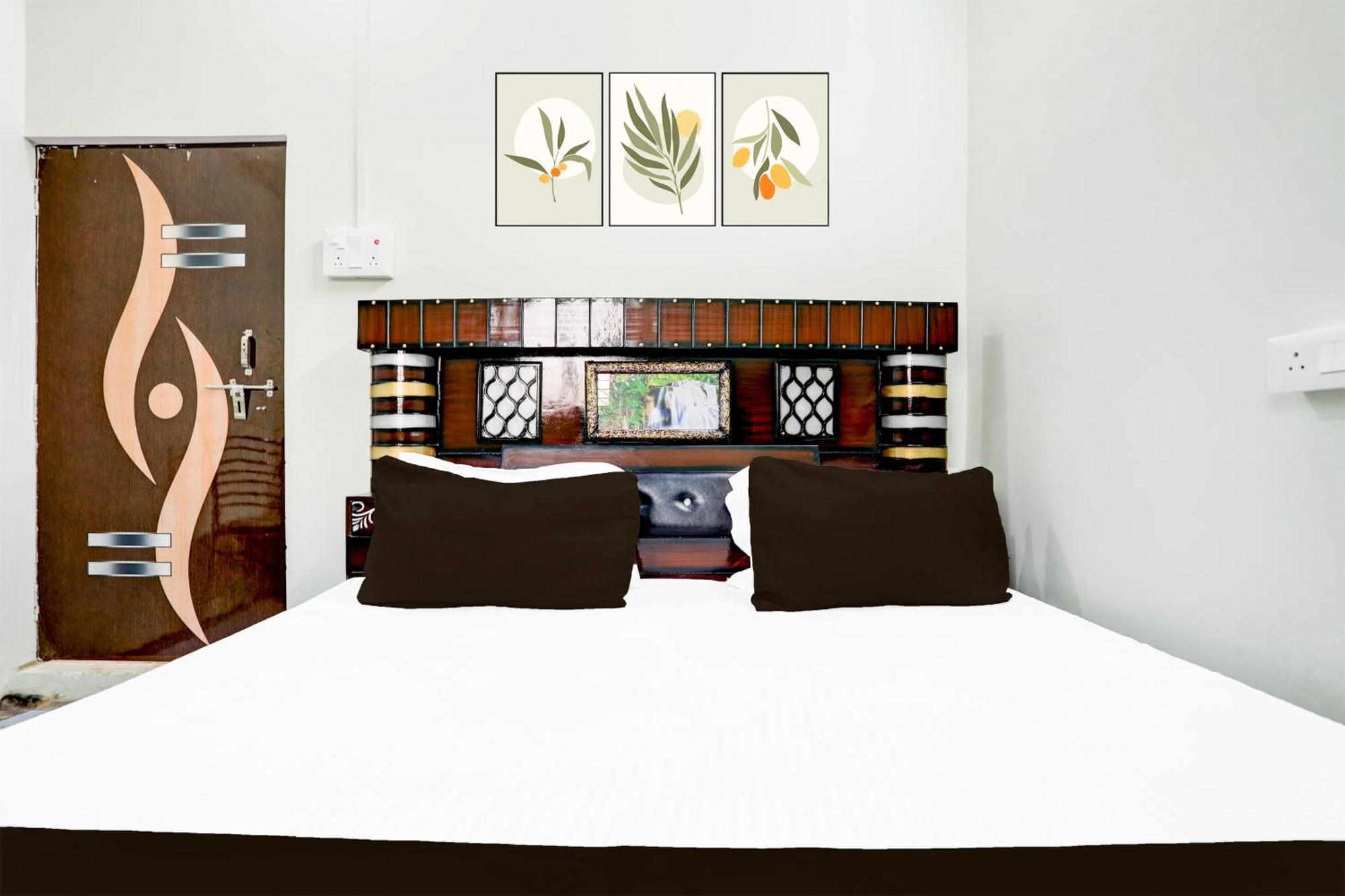 Hotel O V.K. Hotel Prayagraj Extérieur photo