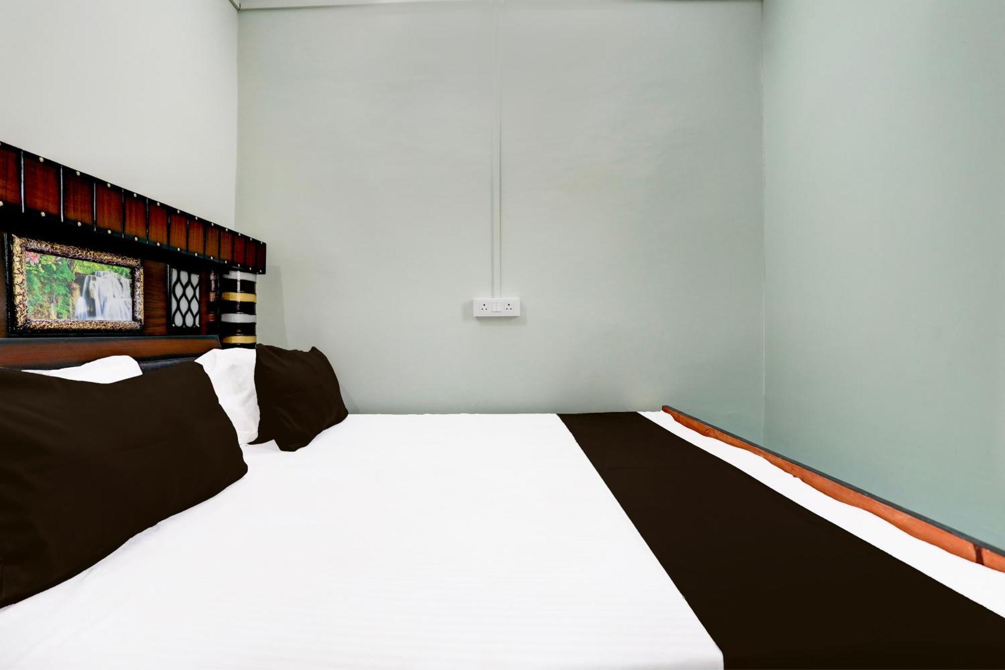 Hotel O V.K. Hotel Prayagraj Extérieur photo